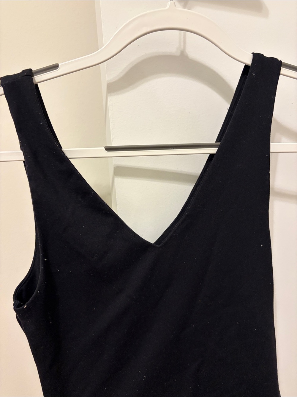 Abercrombie & Fitch Black V-Neck Sleeveless Bodysuit - Picture 2 of 4